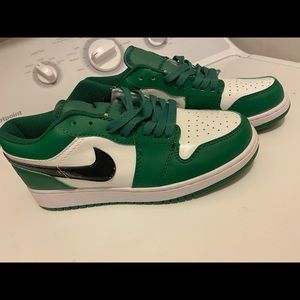 Never worn! Willing to negotiate